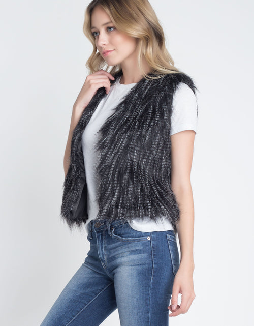 Load image into Gallery viewer, Women&#39;s Faux Fur Sleeveless Vest
